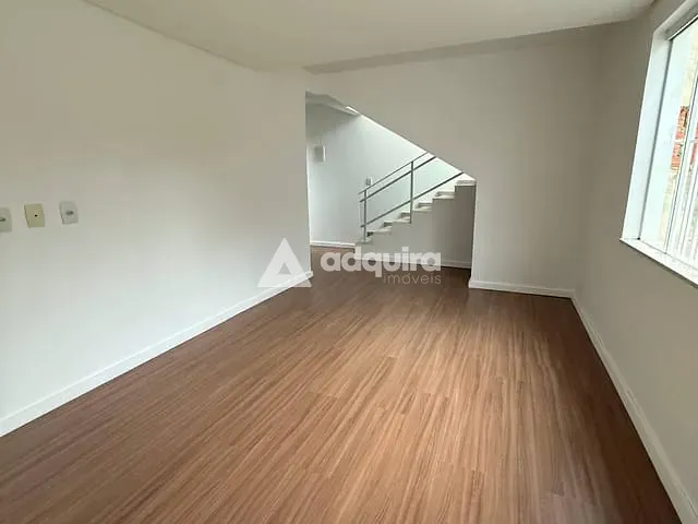 Casa com 300m² 3 quartos e 2 banheiros, à venda, no bairro Contorno em Ponta Grossa