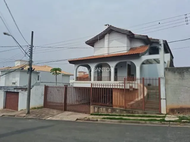 Casa com 720m² 4 quartos e 5 banheiros, à venda, no bairro Jardim Pagliato em Sorocaba