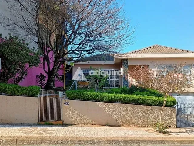 Casa com 630m² 3 quartos e 2 banheiros, à venda, no bairro Uvaranas em Ponta Grossa