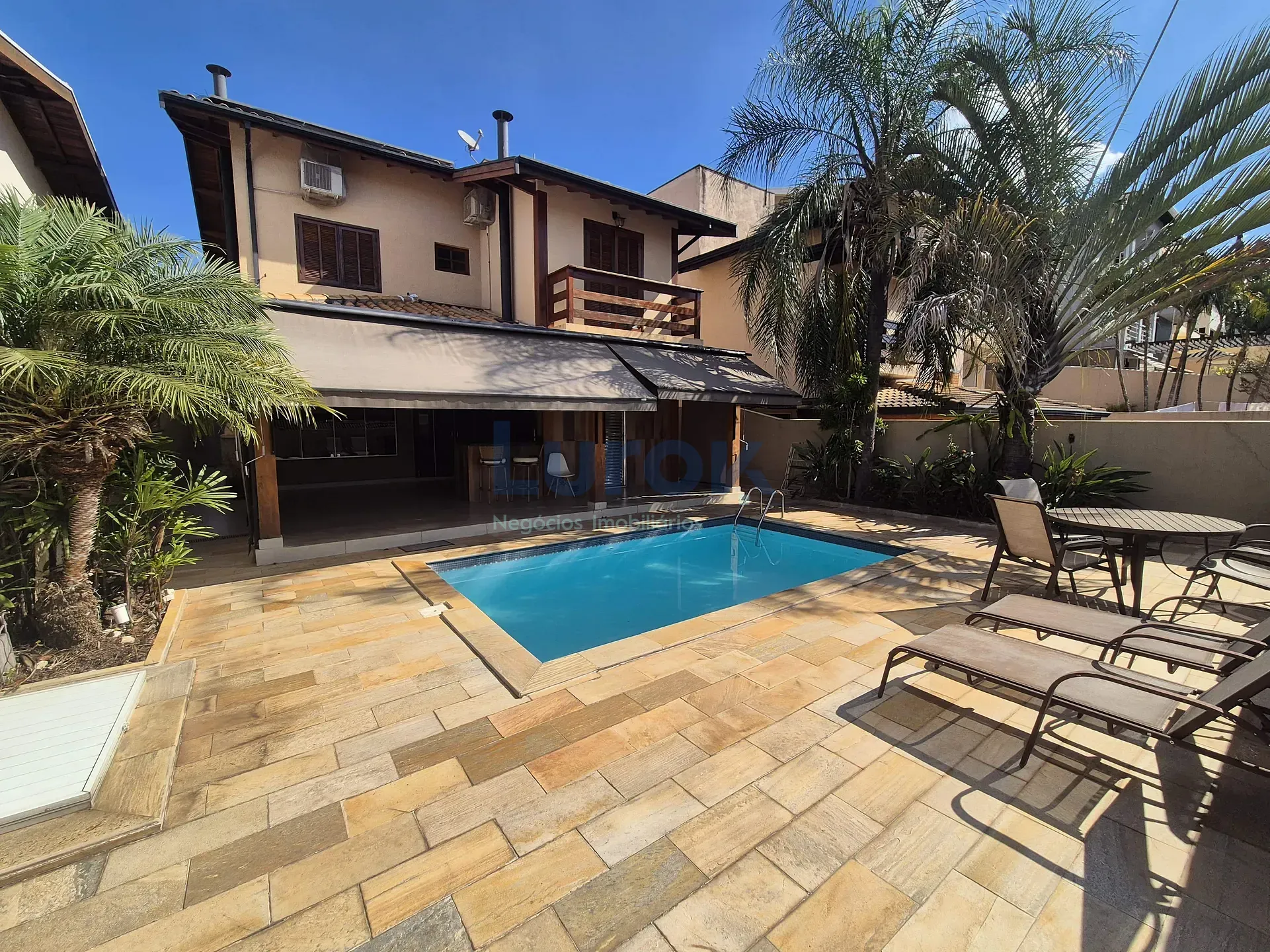 Casa, 3 quartos, 235 m² - Foto 1