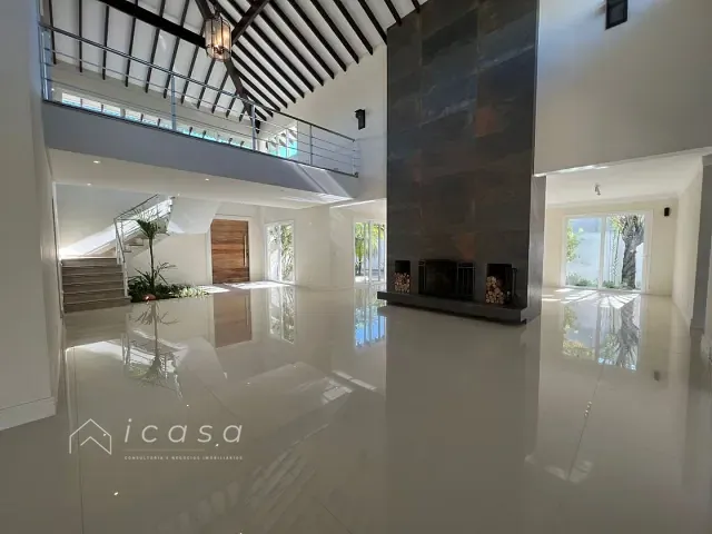 Casa com 1200m² 4 quartos e 7 banheiros, à venda ou para alugar, no bairro Condomínio Chácara Serimbura em São José dos Campos