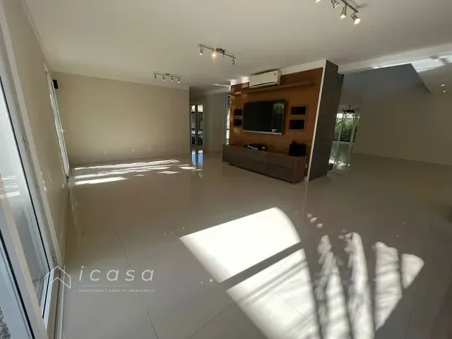Casa com 1200m² 4 quartos e 7 banheiros, à venda ou para alugar, no bairro Condomínio Chácara Serimbura em São José dos Campos