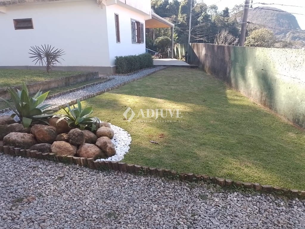 Casa à venda com 5 quartos, 148m² - Foto 2