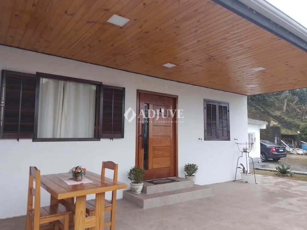 Casa à venda com 5 quartos, 148m² - Foto 4