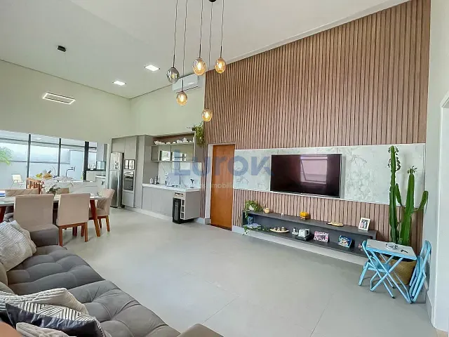 Casa com 308m² 3 quartos e 5 banheiros, à venda, no bairro Pinheiro em Valinhos
