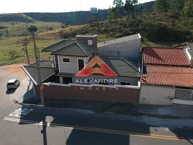 Casa com 200m² 3 quartos e 1 banheiro, à venda, no bairro Jardim Santa Júlia em São José dos Campos