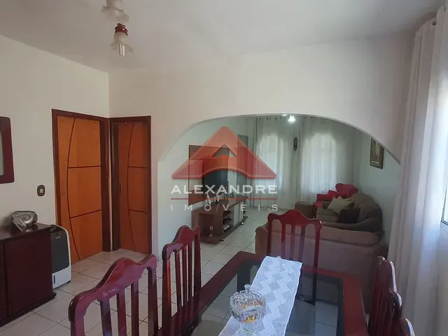 Casa com 200m² 3 quartos e 2 banheiros, à venda, no bairro Residencial Tatetuba em São José dos Campos