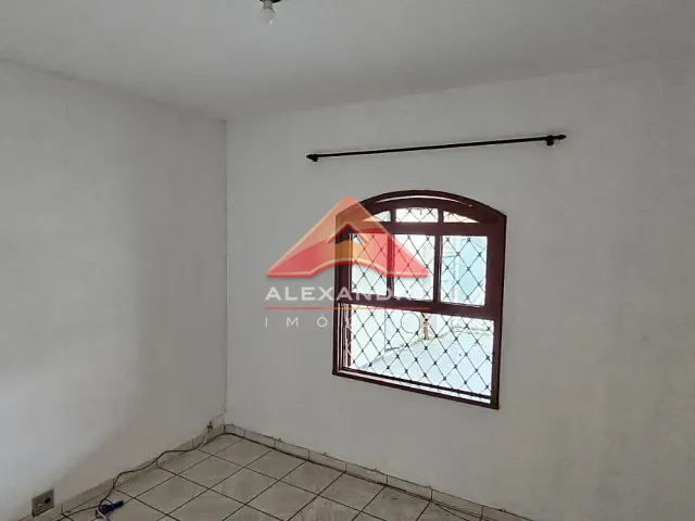 Casa com 200m² 3 quartos e 2 banheiros, à venda ou para alugar, no bairro Residencial Tatetuba em São José dos Campos