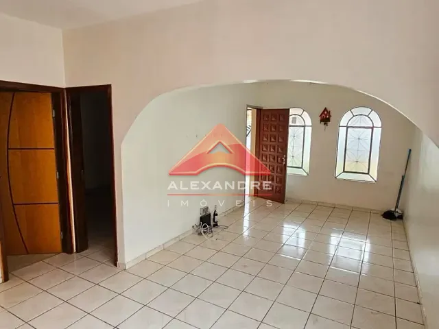 Casa com 200m² 3 quartos e 2 banheiros, à venda ou para alugar, no bairro Residencial Tatetuba em São José dos Campos