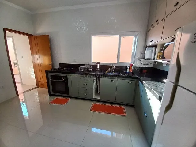 Casa com 250m² 3 quartos e 3 banheiros, à venda, no bairro Vila Branca em Jacareí