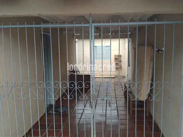 Casa com 200m², à venda, no bairro Conjunto Habitacional Violim em Londrina