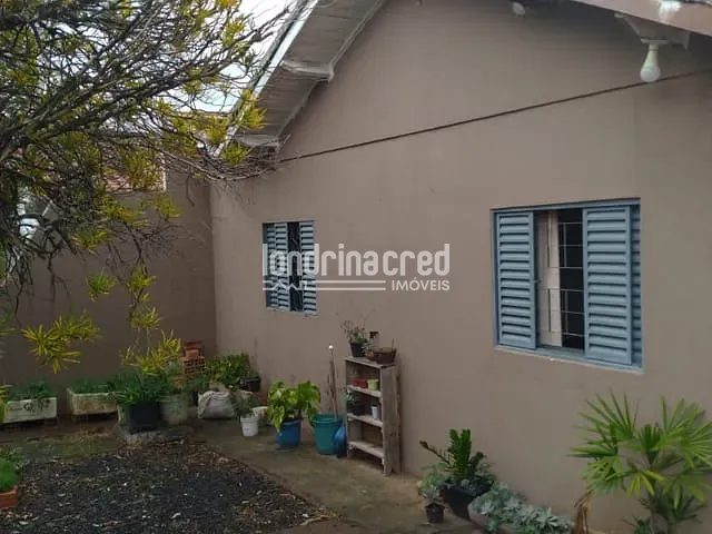 Casa com 200m², à venda, no bairro Conjunto Habitacional Violim em Londrina