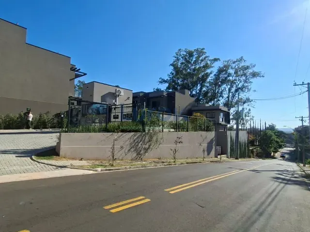 Casa com 203m² 3 quartos e 4 banheiros, para alugar, no bairro Chácaras Alpina em Valinhos