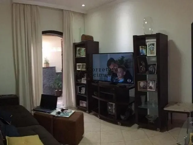 Casa com 330m² 4 quartos e 2 banheiros, à venda, no bairro Centro em Jacareí