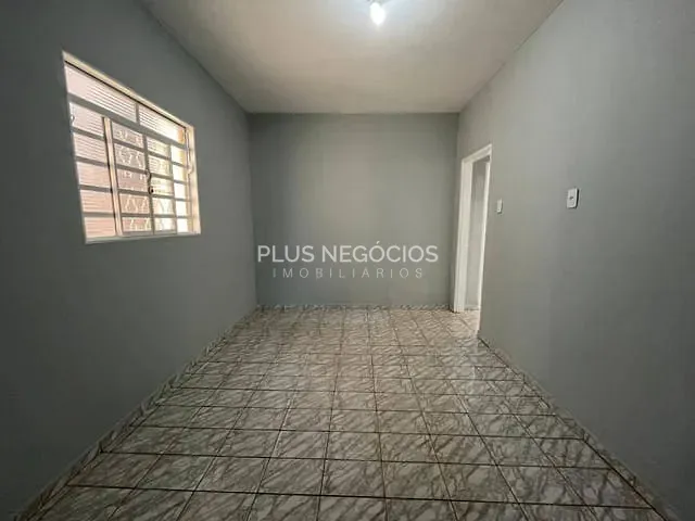 Casa com 300m² 2 quartos e 2 banheiros, à venda, no bairro Vila Jardini em Sorocaba