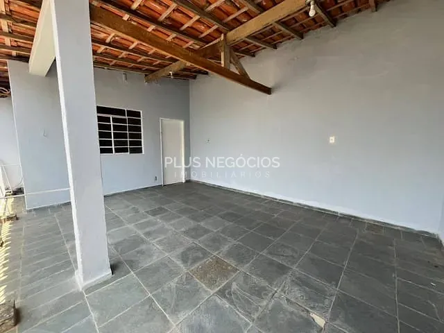 Casa com 300m² 2 quartos e 2 banheiros, à venda, no bairro Vila Jardini em Sorocaba