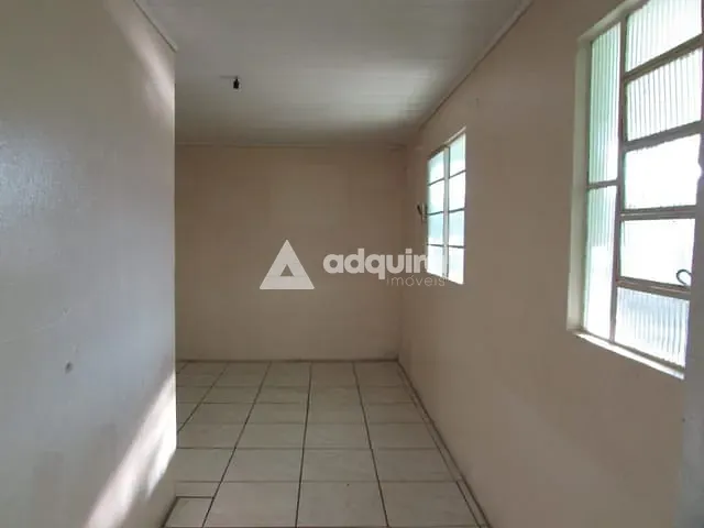 Casa 2 quartos e 2 banheiros, à venda, no bairro Piriquitos em Ponta Grossa