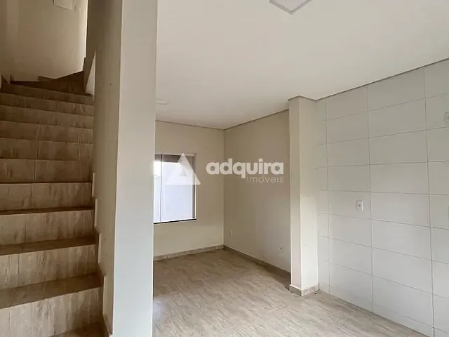 Casa 2 quartos e 1 banheiro, à venda, no bairro Uvaranas em Ponta Grossa
