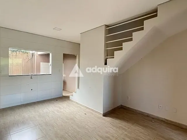 Casa 2 quartos e 1 banheiro, à venda, no bairro Uvaranas em Ponta Grossa