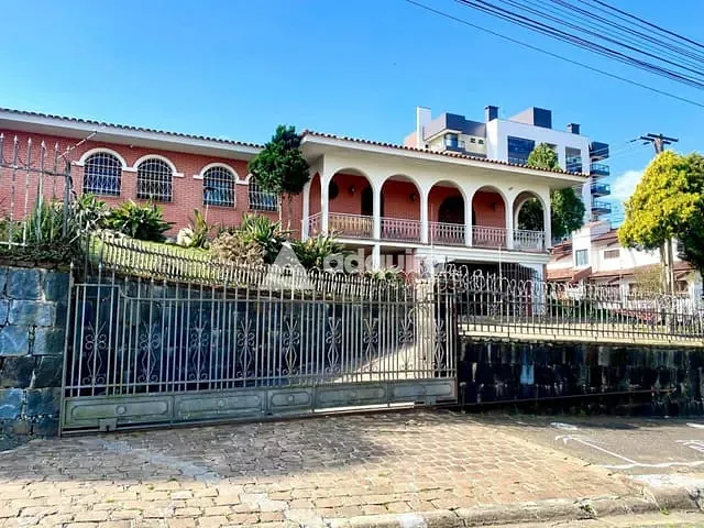 Casa à venda, no bairro Jardim Carvalho em Ponta Grossa