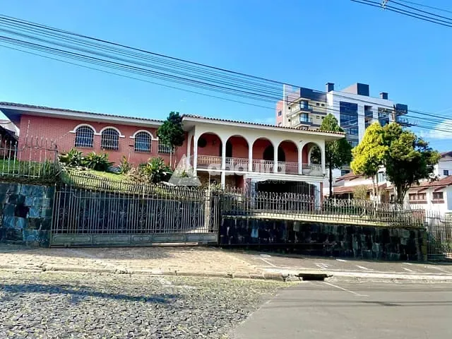 Casa à venda, no bairro Jardim Carvalho em Ponta Grossa
