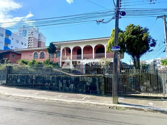 Casa à venda, no bairro Jardim Carvalho em Ponta Grossa