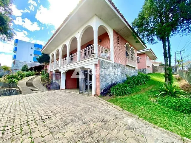 Casa à venda, no bairro Jardim Carvalho em Ponta Grossa