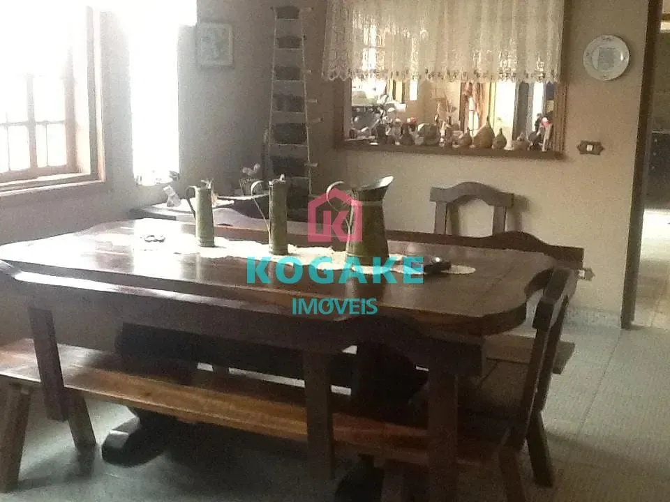 Casa, 4 quartos, 220 m² - Foto 1
