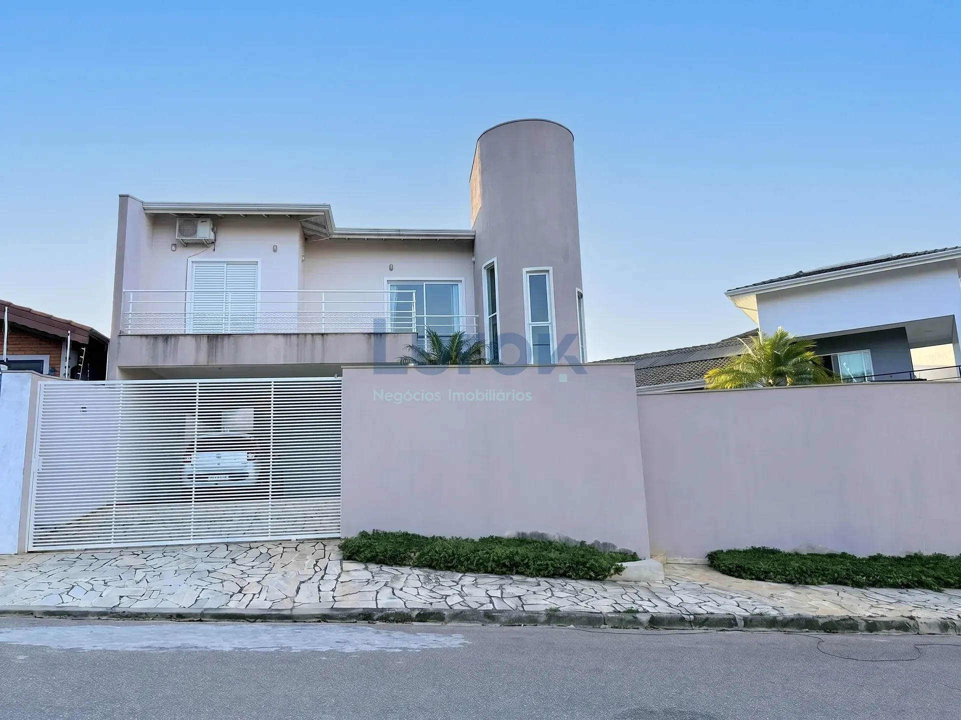 Casa, 3 quartos, 229 m² - Foto 1