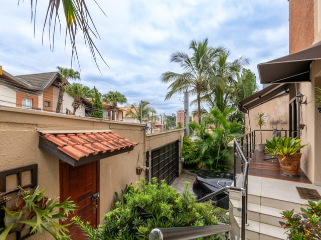Casa com 270m² 5 quartos e 5 banheiros, à venda, no bairro Vila Suzana em São Paulo