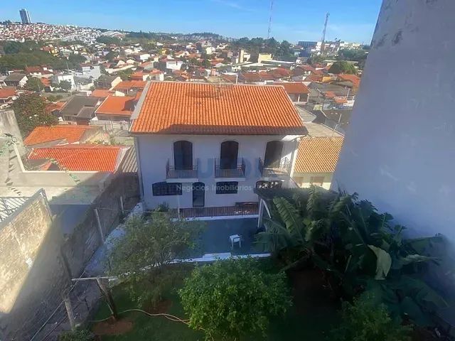 Casa com 306m² 3 quartos e 2 banheiros, para alugar, no bairro Jardim dos Manacás em Valinhos