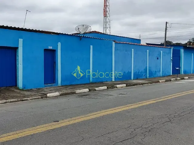 Casa com 304m² 3 quartos e 2 banheiros, à venda, no bairro Residencial Maricá em Pindamonhangaba