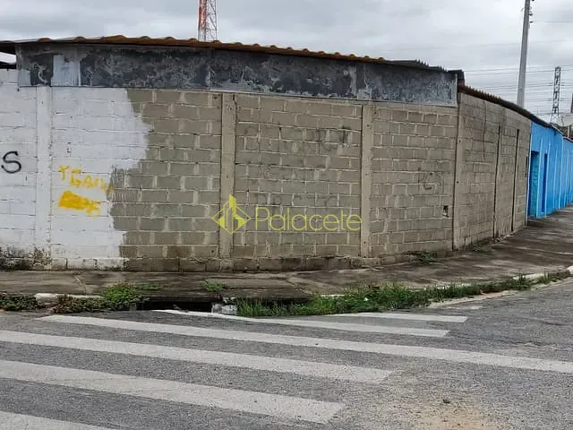 Casa com 304m² 3 quartos e 2 banheiros, à venda, no bairro Residencial Maricá em Pindamonhangaba