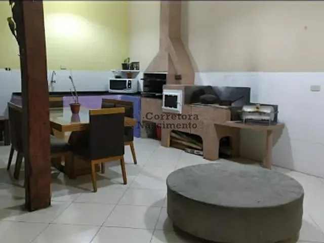 Casa com 300m² 3 quartos e 1 banheiro, à venda, no bairro Vila Branca em Jacareí