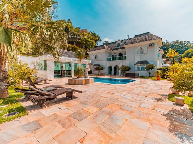 Casa com 1400m² 5 quartos e 7 banheiros, à venda, no bairro Residencial Tamboré em Barueri