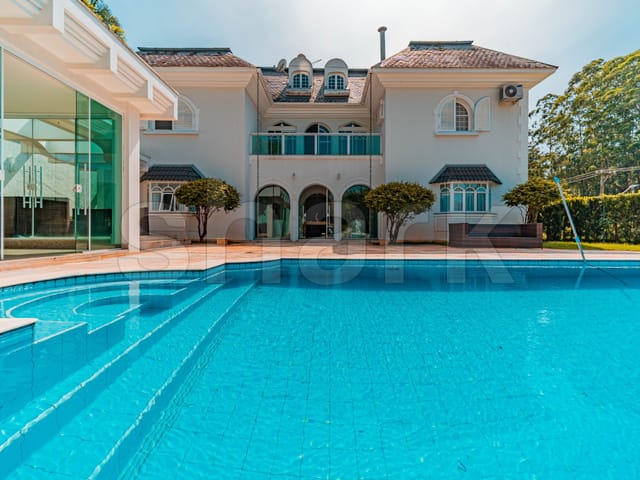 Casa com 1400m² 5 quartos e 7 banheiros, à venda, no bairro Residencial Tamboré em Barueri