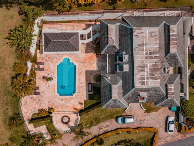 Casa com 1400m² 5 quartos e 7 banheiros, à venda, no bairro Residencial Tamboré em Barueri