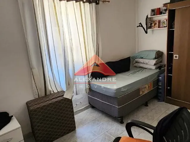 Casa com 150m² 2 quartos e 2 banheiros, à venda, no bairro Vila Tesouro em São José dos Campos