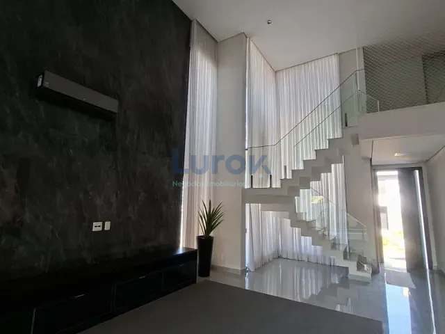 Casa com 308m² 3 quartos e 5 banheiros, à venda ou para alugar, no bairro Roncáglia em Valinhos