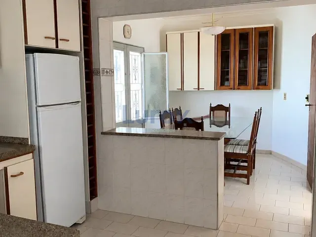 Casa com 300m² 4 quartos e 3 banheiros, à venda, no bairro Vila Nova Valinhos em Valinhos