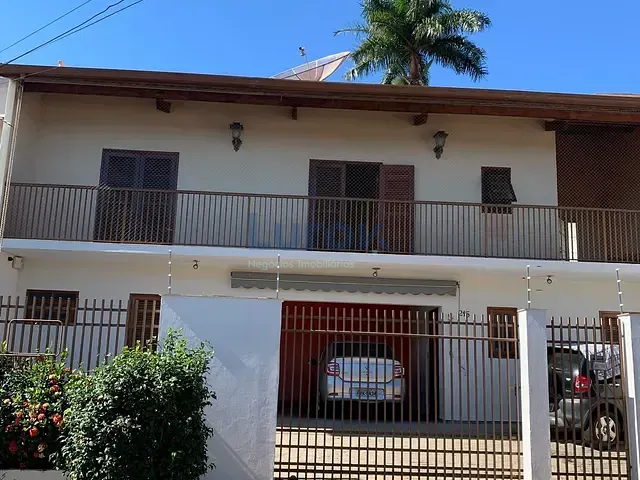 Casa com 300m² 4 quartos e 3 banheiros, à venda, no bairro Vila Nova Valinhos em Valinhos