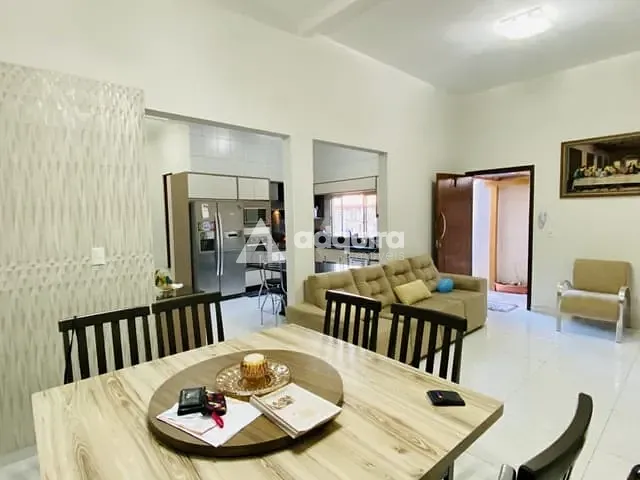 Casa com 462m² 5 quartos e 1 banheiro, à venda, no bairro Uvaranas em Ponta Grossa