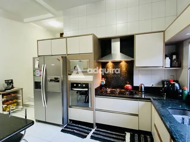Casa com 462m² 5 quartos e 1 banheiro, à venda, no bairro Uvaranas em Ponta Grossa