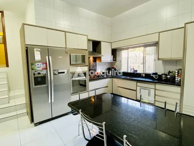 Casa com 462m² 5 quartos e 1 banheiro, à venda, no bairro Uvaranas em Ponta Grossa