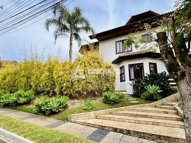 Casa com 520m² 4 quartos e 5 banheiros, à venda, no bairro Orfãs em Ponta Grossa