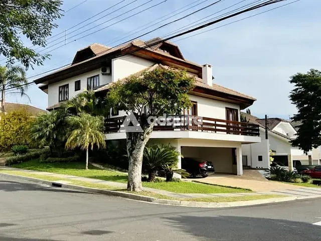 Casa com 520m² 4 quartos e 5 banheiros, à venda, no bairro Orfãs em Ponta Grossa