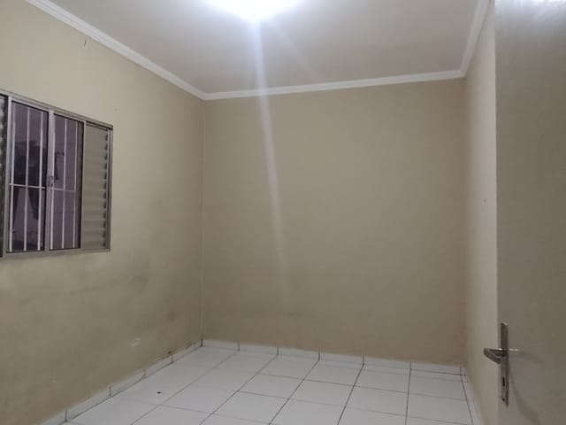 Foto do Casa - 2 cômodos próximo ao CEU do Continental - incluso água | Imobiliária Compare