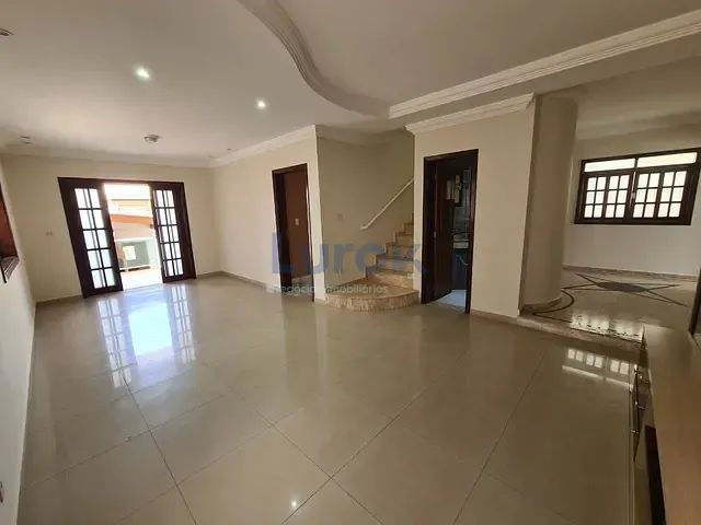 Casa com 330m² 4 quartos e 5 banheiros, à venda ou para alugar, no bairro Condomínio Residencial Terras do Oriente em Valinhos