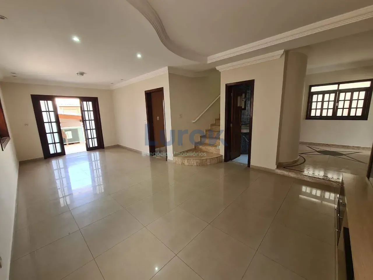 Casa, 4 quartos, 230 m² - Foto 1