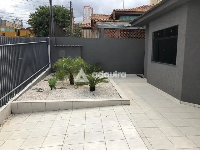Casa à venda, no bairro Centro em Ponta Grossa
